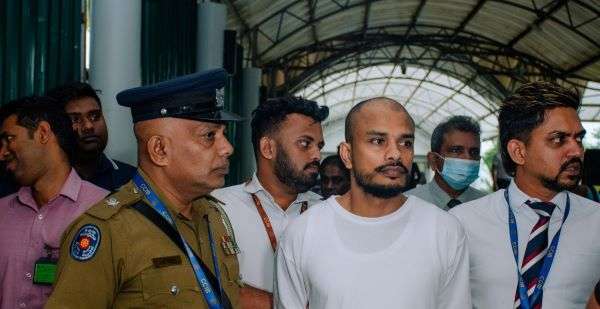 හංවැල්ල බියවැද්දූ “බස් ලලියා”‍  කෙරුම් වමාරයි