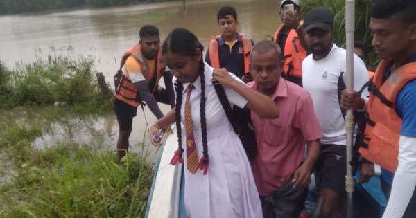 ගංවතුර තිබුණත් උසස් පෙළ දරුවන් විභාග මධ්‍යස්ථානයට