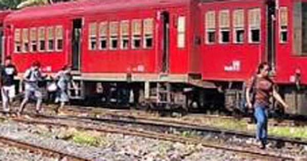 කොටුවේදී දුම්රියක් පිලි පනී
