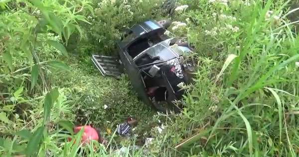 වෑන් රිය පෙරැළි සිසුන් 13ක්  රෝහලේ