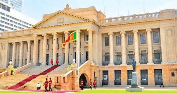 ජනාධිපති මන්දිර වල පිටස්තර අය නවාතැන් ගෙන නෑ