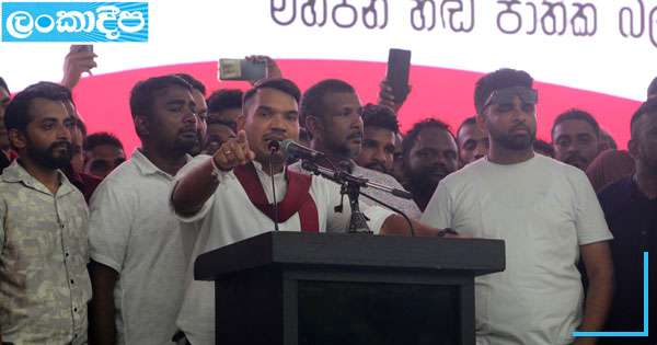 ’’පළමු අවස්ථාවාදීම ආණ්ඩුව පෙරළනවා’’