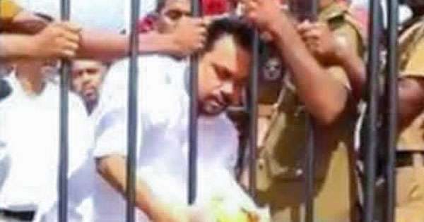 මේ රණවිරුවන්ට මල් තියන්නත් අවසර ඕනෑ යුගයක්