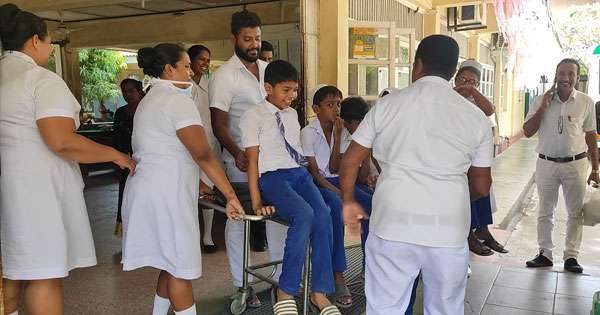 කන්තලේ රෝහලට සිසුවියන්ට ආහාර විෂවෙලා