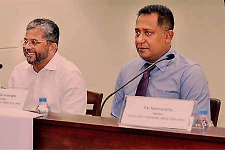 පුනර්ජනනීය බලශක්ති කර්මාන්තය කඩා වැටීමේ අවදානමක