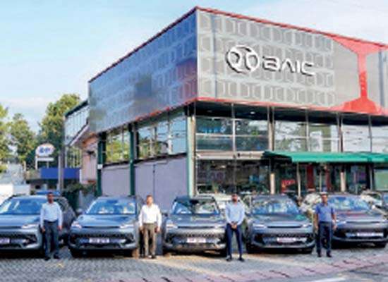 ඩේවිඩ් පීරිස් ඔටෝමොබයිල්ස් වෙතින් BAIC X55 රථ පෙළක් Chevron Lubricants මිලදී ගනී
