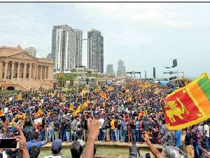 වීදියෙන් කෙළවර නොවූ අරගලය