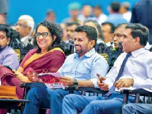 රතු කොඩි යට සැගවුණු ධනේෂ්වර හීනය