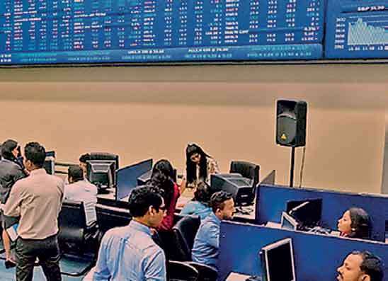 එයිට්කින් ස්පෙන්ස් හොටේල් වෙතින් රු.බි. 5ක  ණයකර නිකුතුවක්