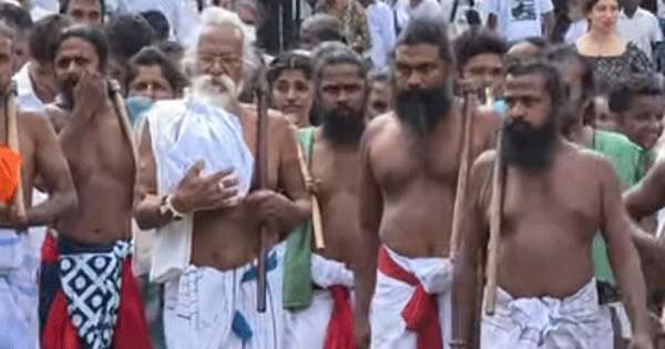 ආදිවාසීහු දළදා සමිඳුන්ට මි පැණි පූජාකරති
