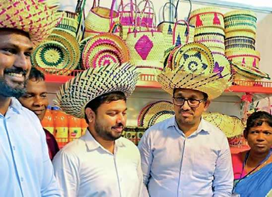 ත්‍රිකුණාමල සුළු-මධ්‍ය ව්‍යවසායකයන්ගේ නිෂ්පාදන ප්‍රදර්ශනයක්