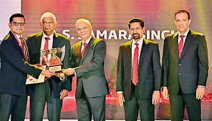 සෙලින්කෝ ලයිෆ් පාරිභෝගික සේවාවේ විශිෂ්ටතම විකුණුම් නිලධාරීන් අගයයි