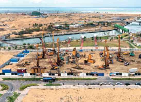 Home Lands සමූහයේ  Central Park Boulavard  Port City Colombo  ව්‍යාපෘතියේ Piling  යෙදීම  සියයට 60ක් අවසන්