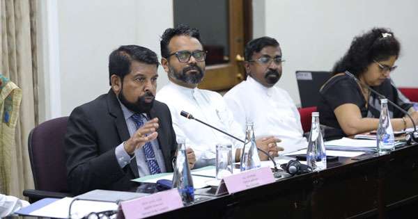 ඡන්ද ක්‍රමය හදන විද්වත් කමිටුව වැඩ අල්ලයි