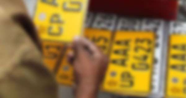 වාහන අංක තහඩු ලක්‍ෂ 3ක් තව දුරටත් ගොඩගැසිලා