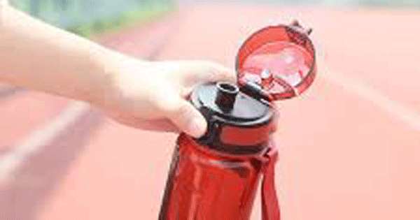 පාසල් දැරියන්ගේ වතුර බෝතයේ පෙති වර්ගයක්