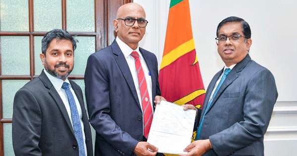 සිංගප්පූරු සමාගමකින් රට නගන්න ලක්ෂ 300ක්