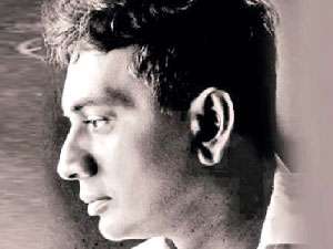 සුළං රැල්ලේ පාව එන්නේ ඔහුගෙ නාමය වේ