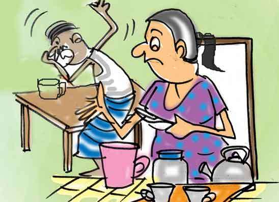 තේ හුටපටයෙන්  මුදලාලි හාමිනේගේ  රෙදි ගැලවිලා