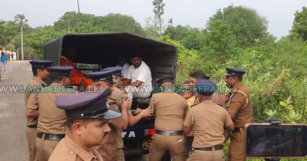 යාපනය තිස්ස විහාරය ඉදිරිපිට නොසන්සුන්  :5ක් අත්අඩංගුවට