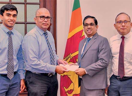 මැක් හෝල්ඩින්ග්ස් සමාගමෙන් Rebuilding Sri Lanka අරමුදලට රුපියල් මිලියන 5ක පරිත්‍යාගයක්
