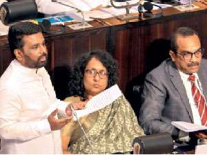 ගල් අඟු‍රු එක්ක ආණ්ඩුව පඹගාලක