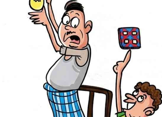 බිරිදට වැඩ පෙන්වන්න ගිහින් පටි රෝල්