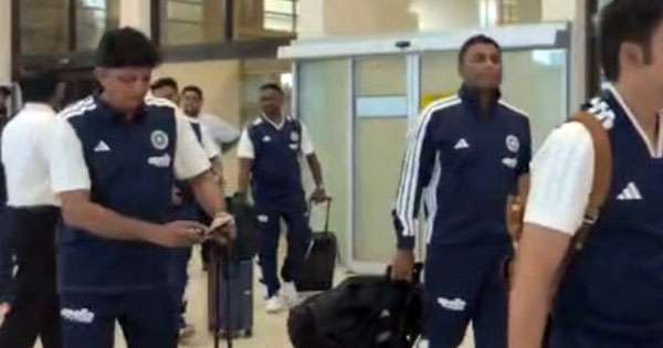 ඉන්දියන් ටෙස්ට් ක්‍රිකට් කණ්ඩායම දිවයිනට