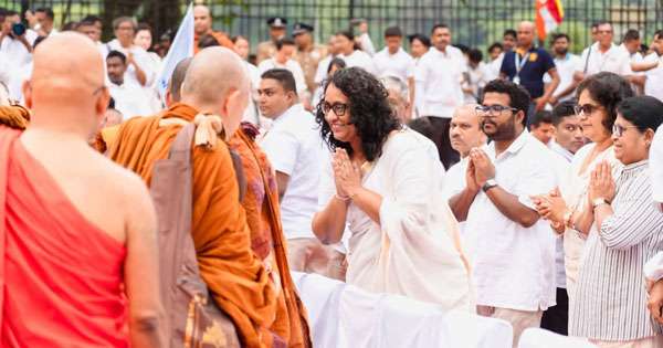 අගමැතිනියත් පා ගමනට