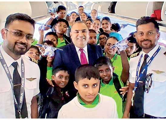 ජාත්‍යන්තර ඔලිම්පියාඩ් තරගාවලියට  සහභාගී වූ සිසුන්ට ශ්‍රීලන්කන් ගුවන් සේවයේ සහාය
