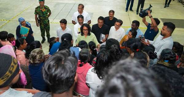 ආපදා තැන් වල සිසුන්ට-ගුරුන්ට පහසු ඇඳුමෙන් එන්න ඉඩ දෙයි