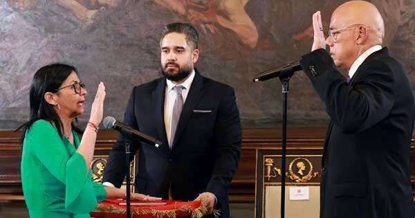 වෙනිසියුලාවේ නව ජනපති ඩෙල්සි රොඩ්රීගස් දිවුරුම් දෙයි