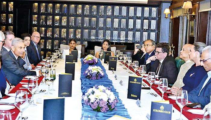 ඇමෙරිකා එක්සත් ජනපද සහකාර ලේකම් පාත්ෆයින්ඩර් පදනම සමග සාකච්ඡාවක