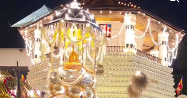 දෙවන රන්දෝලි පෙරහර වීදි සරති