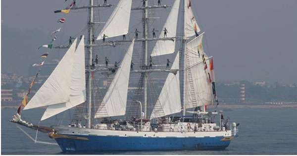 රුවල් නැවක් හෙට ත්‍රි‘මලයට