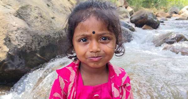 වතුර යැයි රසායනයක් පානය කළ දැරියක් මරුට