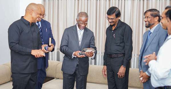 ජා.ජ.බ නායකයෝ - අප්‍රිකා හිටපු ජනපති හමුවේ