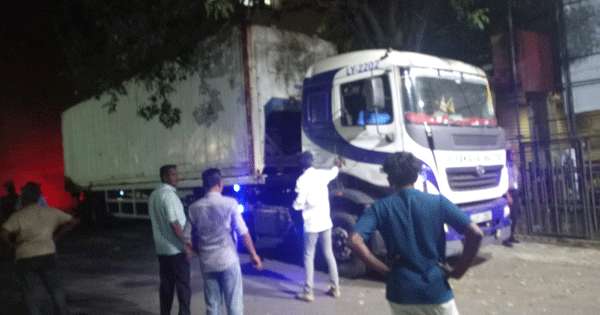 නාවික සිරුරු තැන්පත් කරන්න ශීත කන්ටේනර් දෙකක්