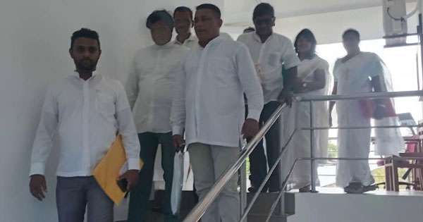 අම්බලන්ගොඩ සභාවේ විපක්ෂය සභාවෙන් පිටව යති