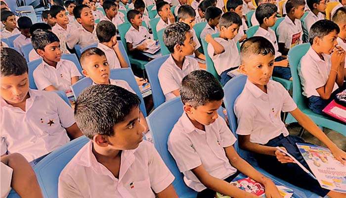 පහ වසර ශිෂ්‍යත්ව දරු දැරියන්ට මහජන බැංකුවෙන් සම්මන්ත්‍රණ