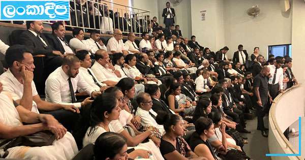 නීතිඥයෝ හෙට සේවයෙන් බැහැරට