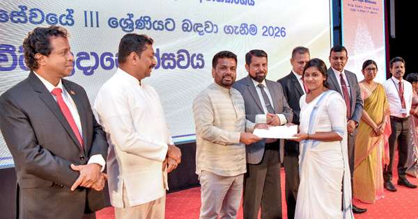 මිනිස්සු ටවුමට කැඳවනවා වෙනුවට ගමේ ආර්ථිකය හදනවා