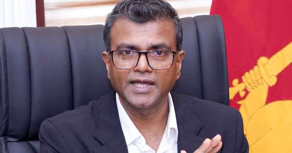යුද්දෙ නිසා ඇමතිවරුන්ට - නිලධාරීන්ට පැනවූ ඉන්ධන නිකුතු සීමා ඉවතට