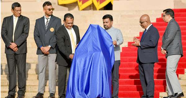 ලෝක කුසලානය ජනපතිට පෙන්වයි