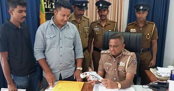 ගිනි අවියක් ජාඇළින් සොයා ගනී