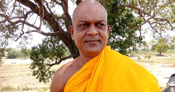 අනවසරයෙන් වැවක් හදා වගා කළැයි අම්පිටියේ හිමි අත්අඩංගුවට