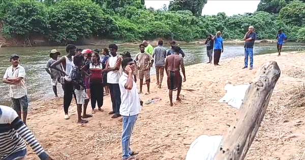 මා ඔයේ දිය නාන්න ගිය දෙකක් මරුට:දෙකක් අතුරුදන්