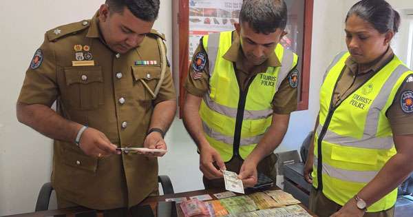 ව්‍යාජ ඩොලර් සමඟ විදේශිකයින් දෙන්නා මාට්ටු