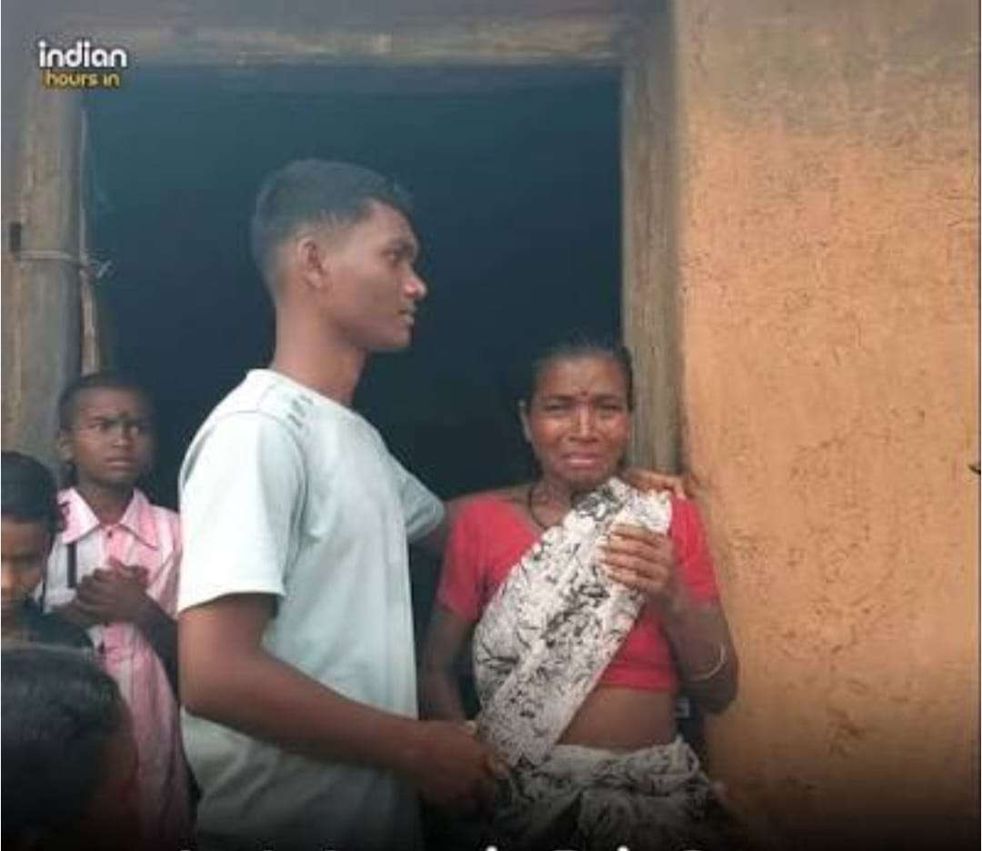 වැරදි දුම්රියකට නැගී අතරමං වූ   දරුවෙකු තරුණයෙකු වී මව සොයා ඇවිත්