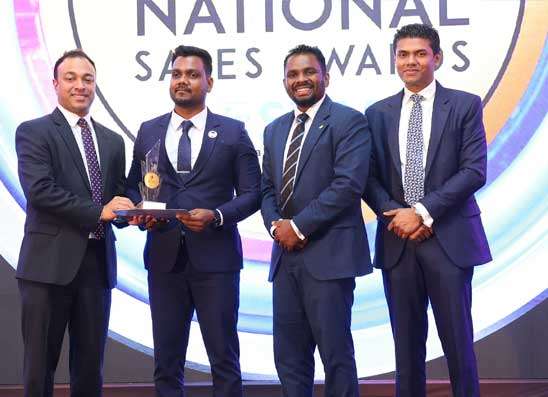 ශ‍්‍රී  ලංකා ඉන්ෂුවරන්ස් ලයිෆ්, 2025  SLIM  ජාතික විකුණුම් සම්මාන රාත‍්‍රියේදී  (SLIM National Sales Awards) සම්මානයන්ගෙන් පිදුම් ලබයි.